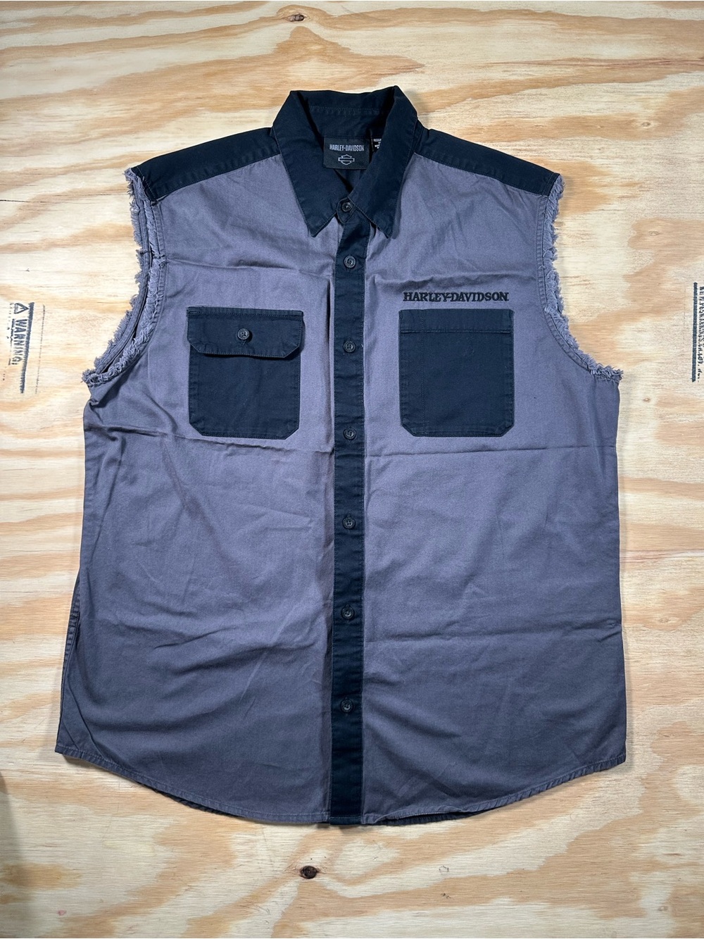 Harley-Davidson Gray and Black Sleeveless Button-Front Work Shirt